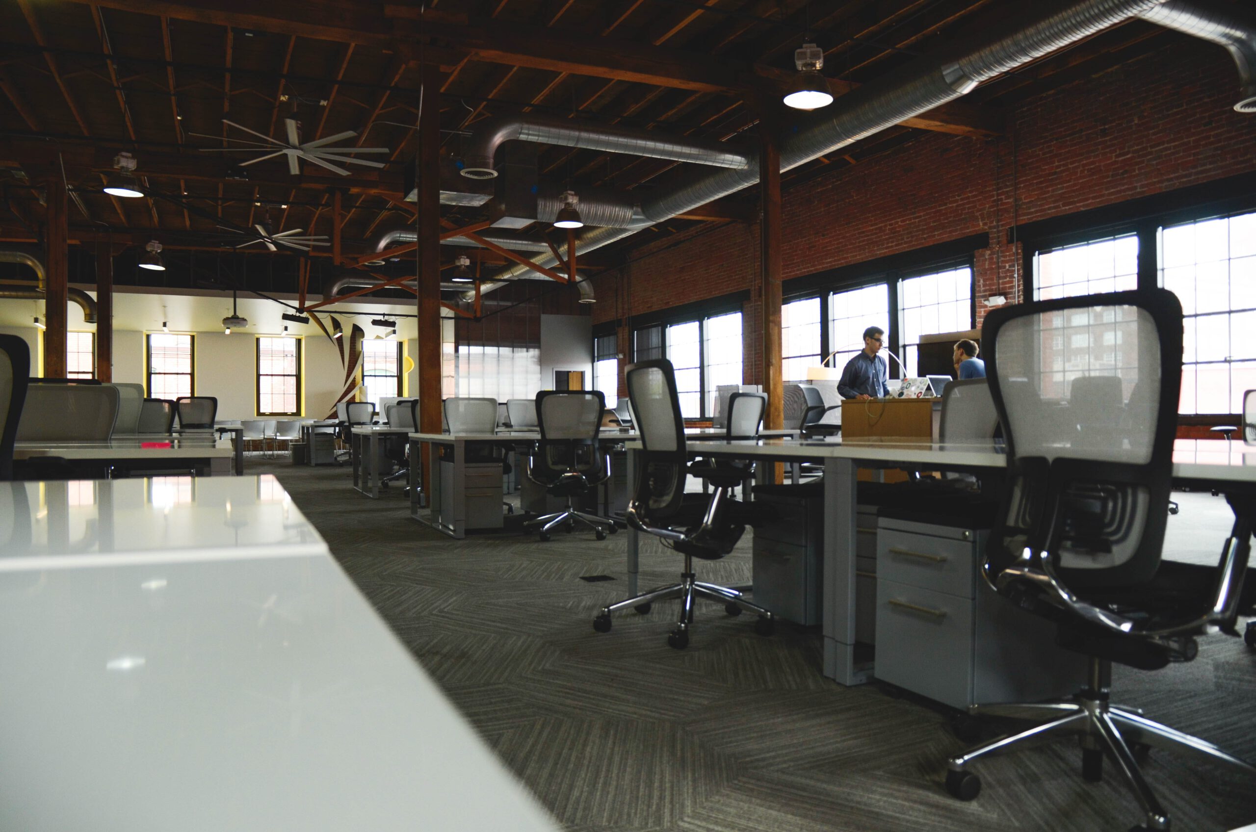 https://overwater-nieuw.onest-dev.nl/wp-content/uploads/2019/11/business-chairs-company-coworking-7070-scaled.jpg